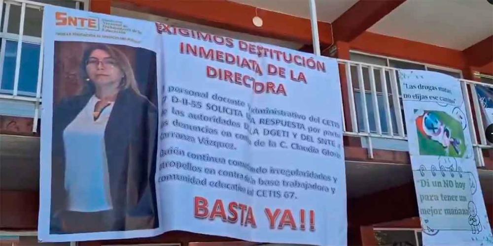 Por hostigamiento y maltrato piden destitución de directora del CETIS 67 de Cholula