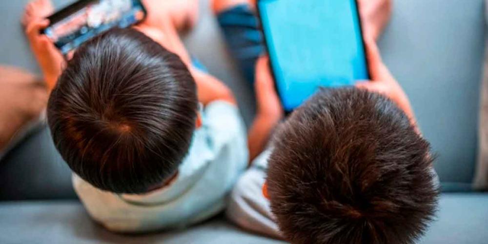 Niños y pantallas: cómo la tecnología influye en el desarrollo infantil según expertos de la Ibero