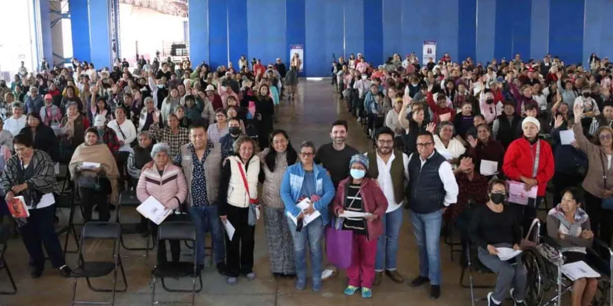 Abues de Atlixco comenzaron a recibir sus tarjetas Bienestar