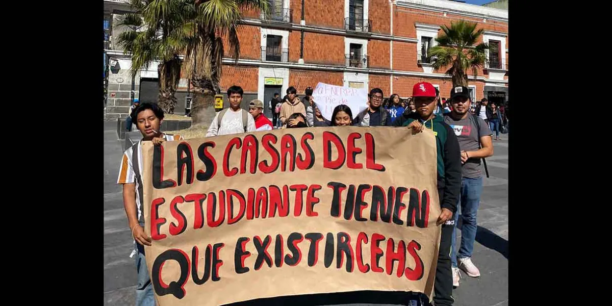 Estudiantes antorchistas pidieron recursos para mejorar 150 escuelas