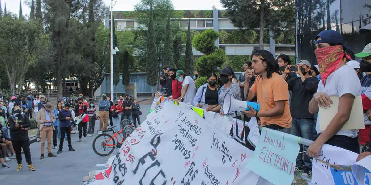 BUAP reanuda actividades en Medicina tras acuerdo con estudiantes 