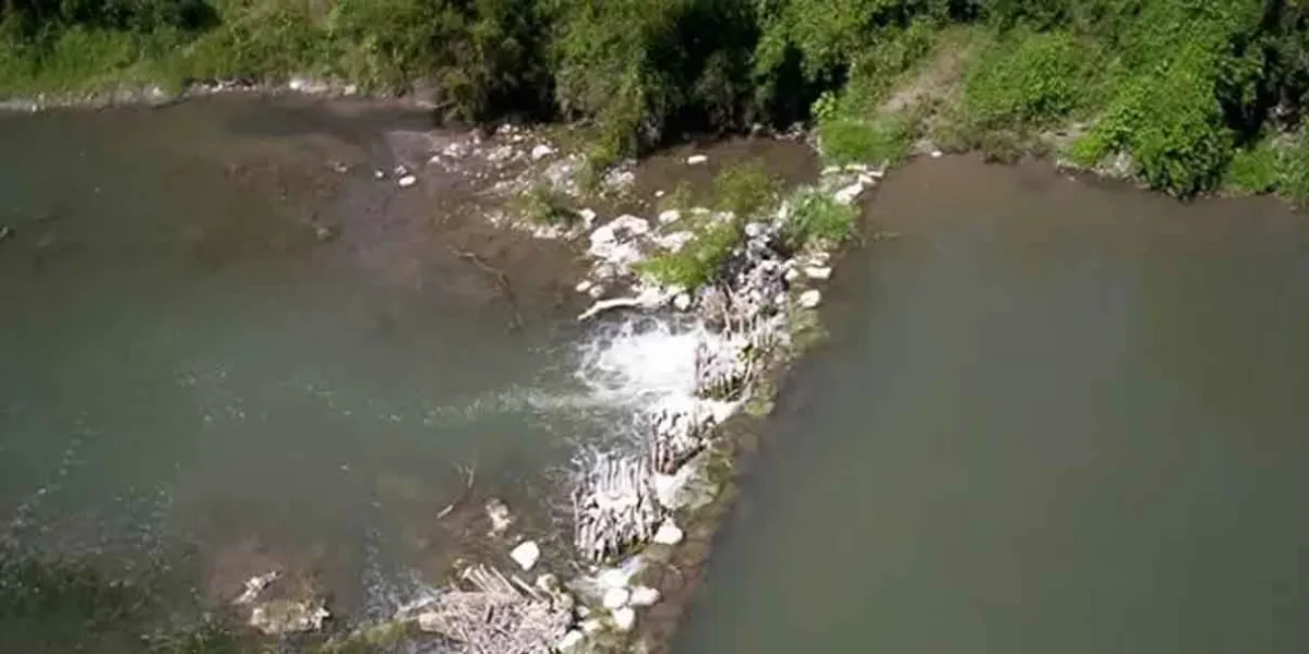 Cadáver flota en el río Nexapa tras furia de la naturaleza