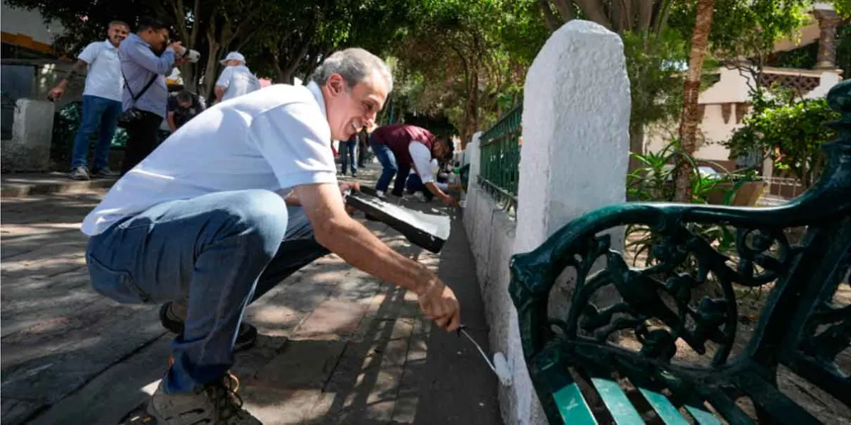 Faena de conservación en el parque principal de San Jerónimo Caleras