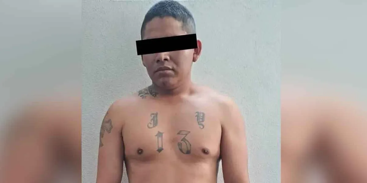 Yahir intentó robar una moto y pobladores lo atan a un árbol en Chietla