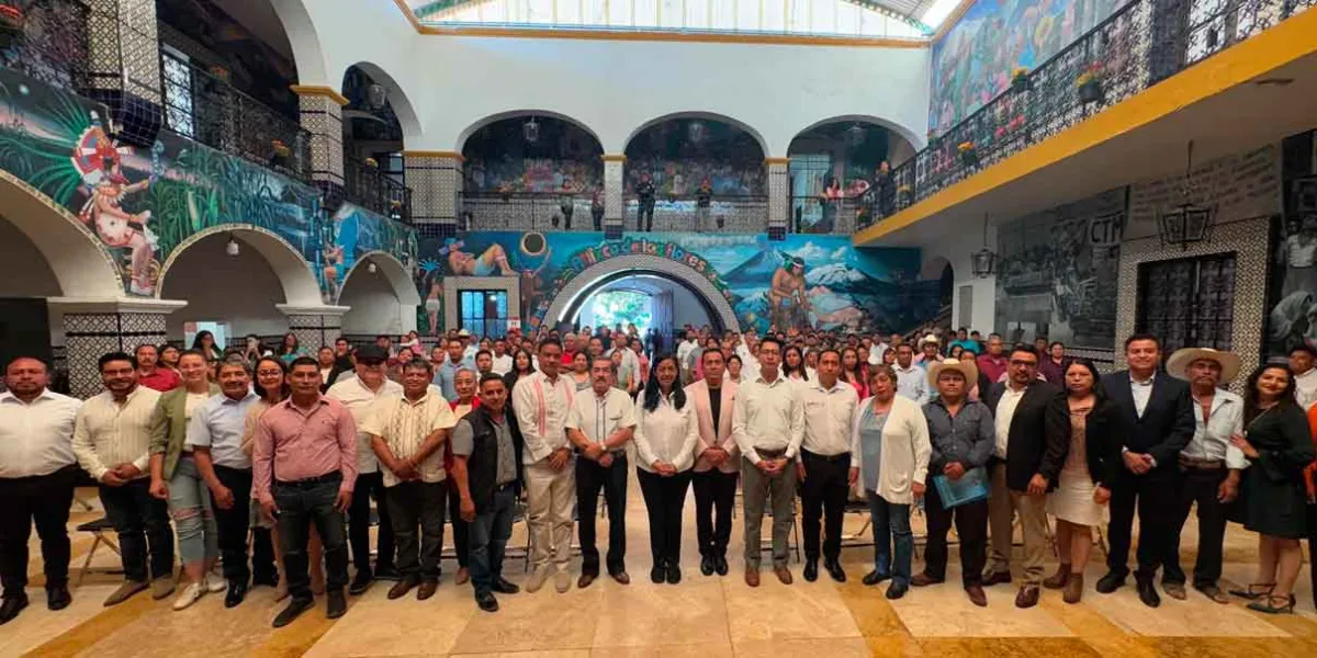Ariadna Ayala tomó protesta a los presidentes auxiliares de Atlixco