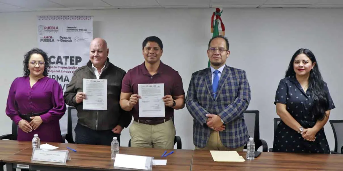 Firma Omar Muñoz convenio de colaboración con el ICATEP 