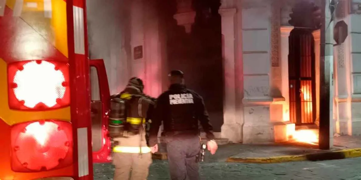Confirman incendio intencional en edificio Rascón en Atlixco; era un negocio de motos