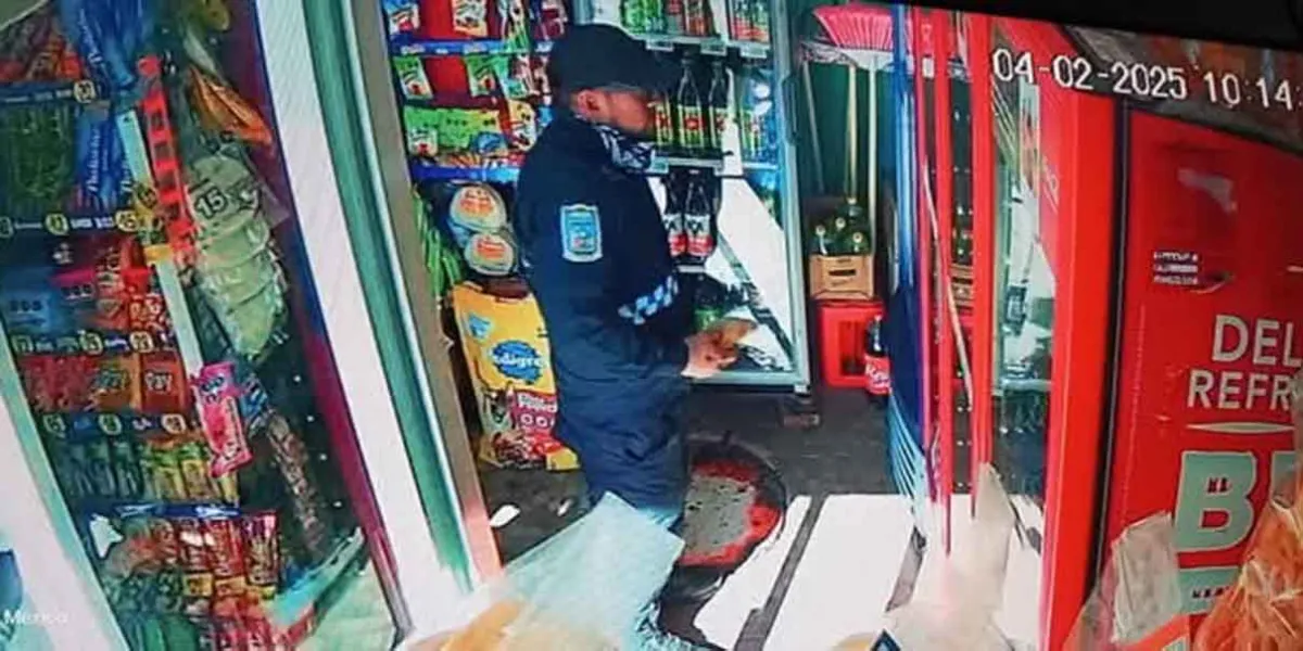 Captan en video a policía auxiliar durante asalto en Amozoc