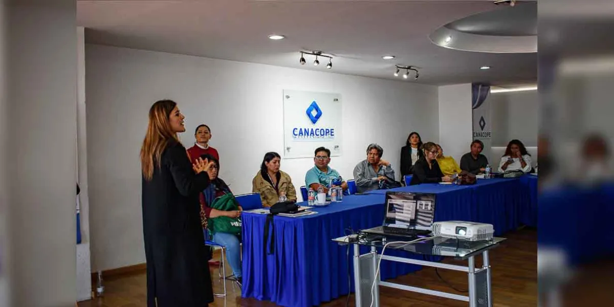 Presenta gobierno de la ciudad servicios empresariales a CANACOPE