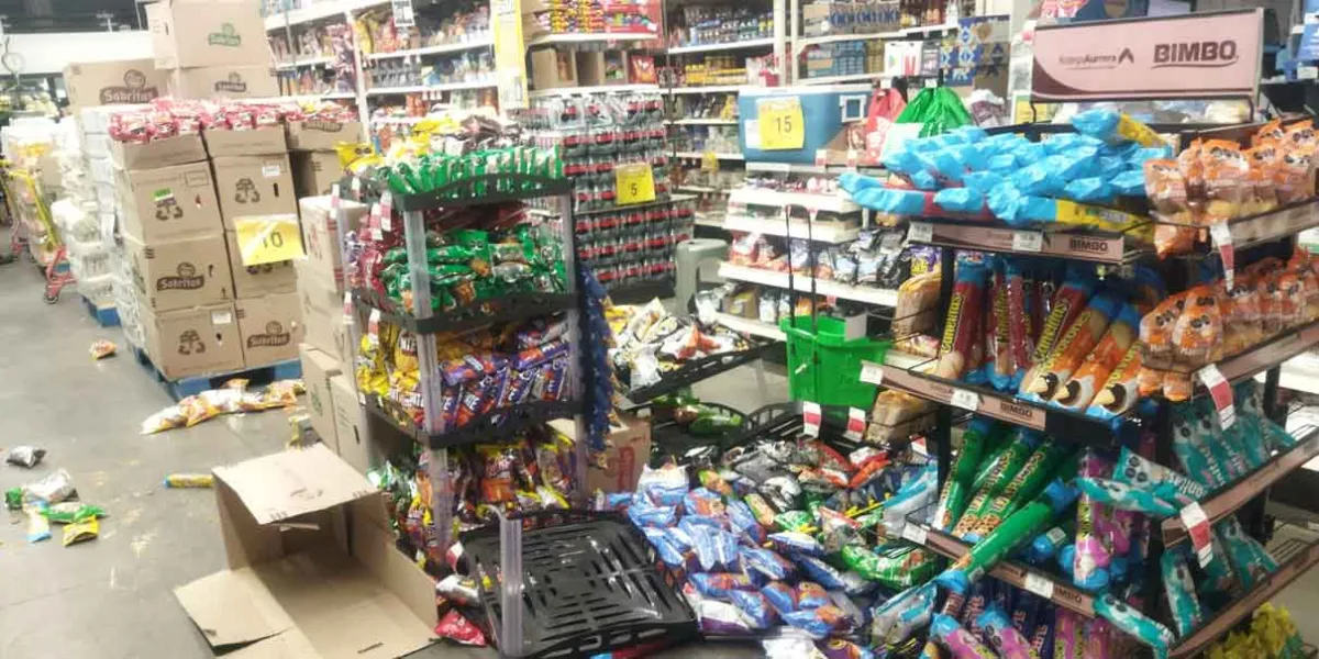 Arrestan a dos sujetos tras atacar a personal de Bodega Aurrerá Express con piedras