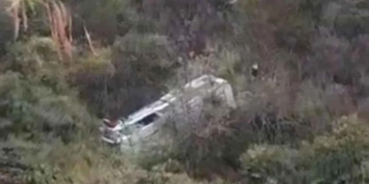 Autobús de transporte de personal se precipita a barranca en Tlaxcala, hay 21 heridos