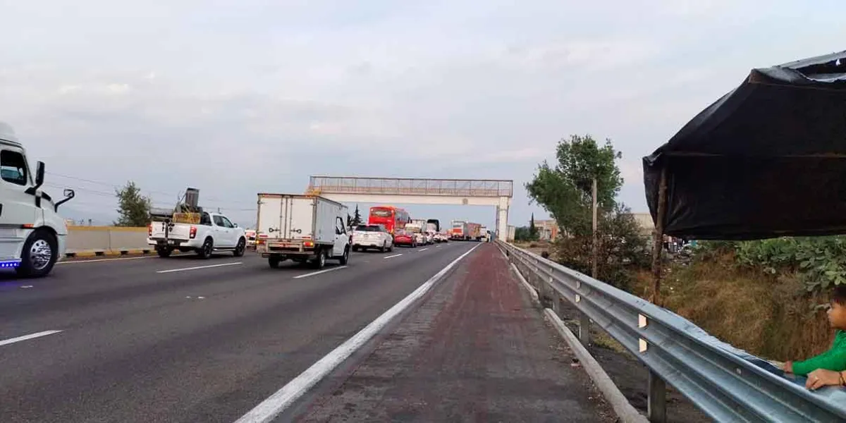 Cierre de autopista México-Puebla por presunto levantón en Tlahuapan; víctima aparece