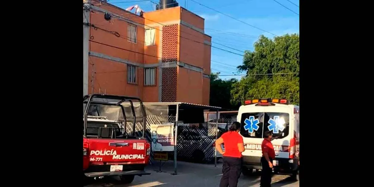 En Tehuacán, arrendador intenta desalojar inquilinos por adeudo y estos lo arrojan del tercer piso
