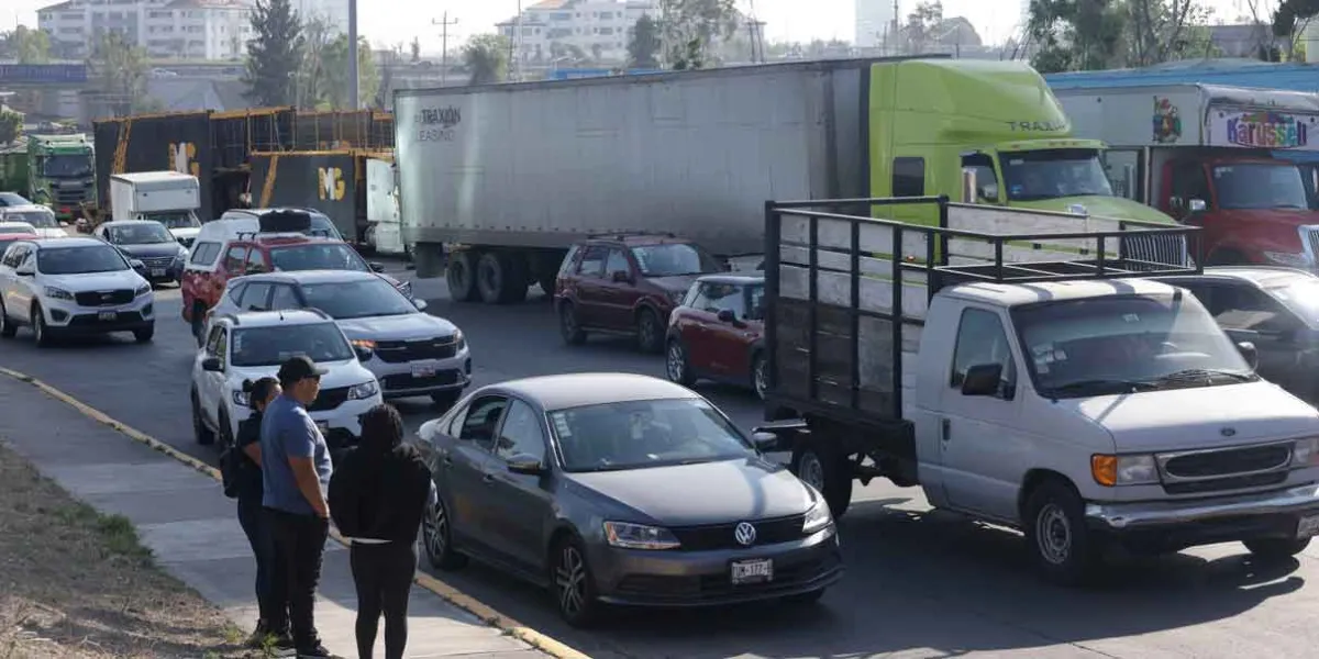 Se mantiene cerrada la Vía Atlixcáyotl por secuestro de dos menores en Santa Isabel Cholula 