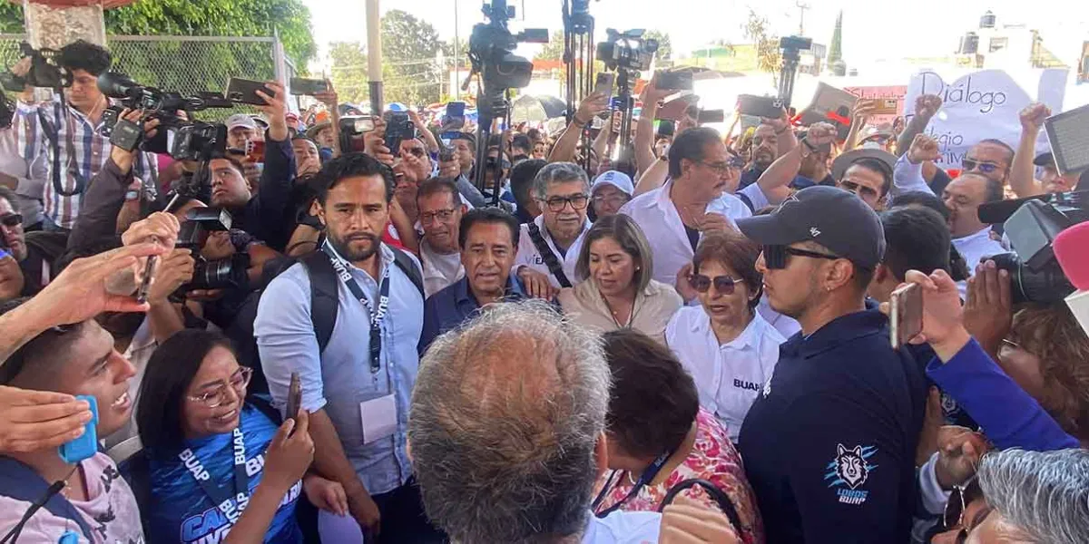 Incumplen universitarios BUAP con la entrega de pliego petitorio general 