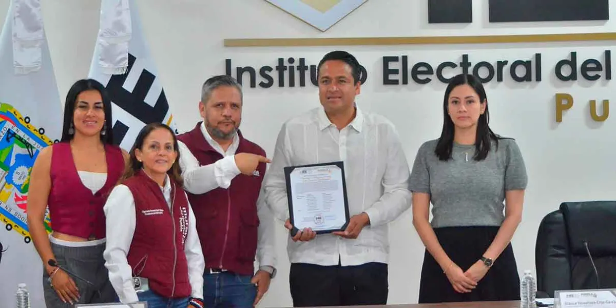 Juan Rivera Trejo recibe constancia de mayoría como alcalde electo de Chignahuapan