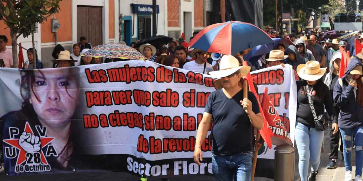 Marcha de la 28 de Octubre exigen justicia por asesinato de Meztli Sarabia; causan bloqueos viales en Puebla