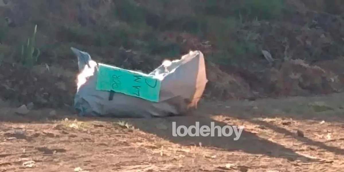 Hallan restos humanos con narcomensaje en límites de Puebla y Tlaxcala