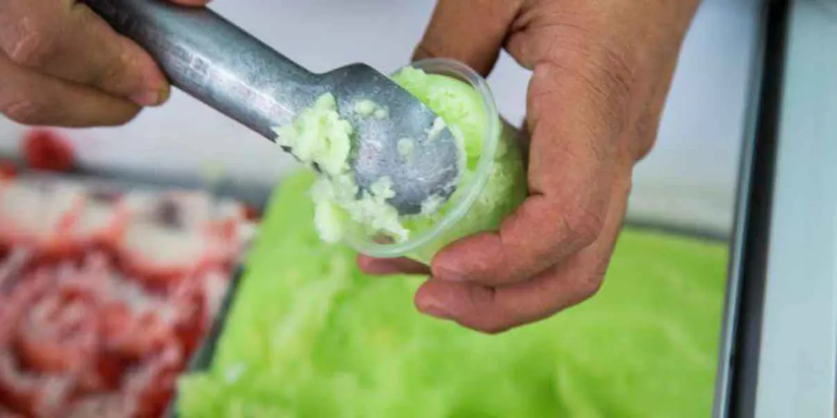 Turista paga 160 pesos por dos nieves en Atlixco; usuarios exigen regulación de precios