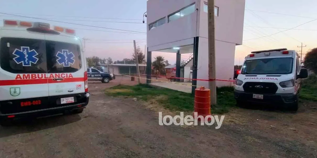 Herido y baleado, así hallan a hombre dentro de una camioneta en El Verde