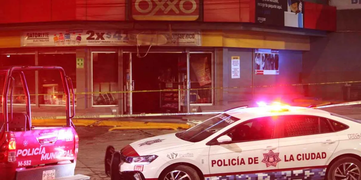 Incendian OXXO y se registran tiroteos en Bosques de San Sebastián
