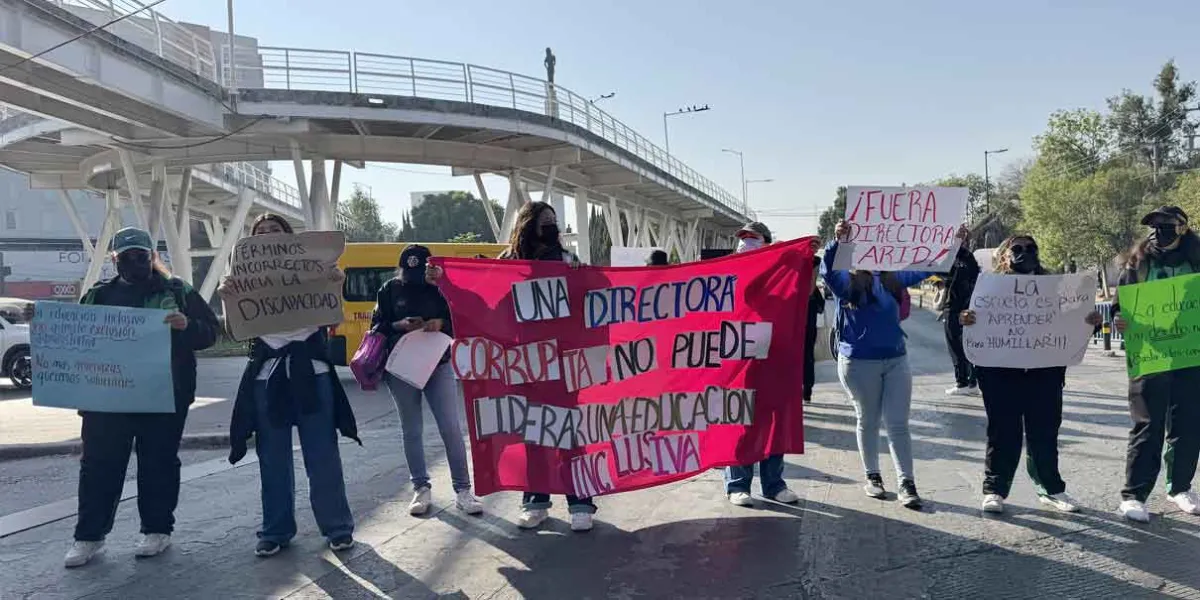 Protestas en el BINE, estudiantes exigen renuncia de directora