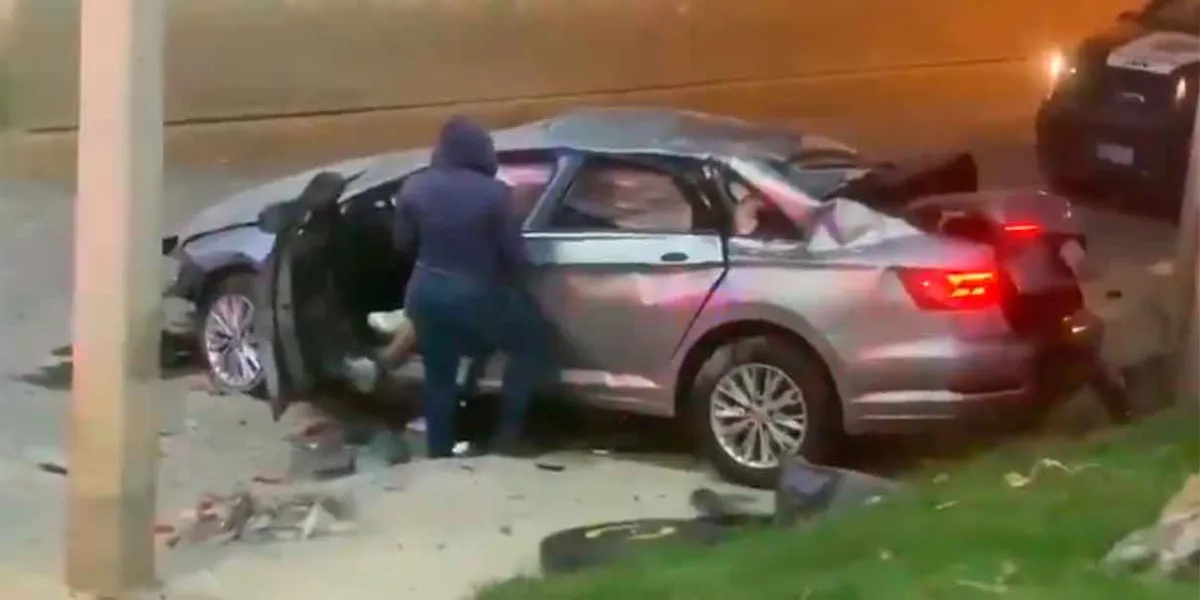 Conductora destrozó su Mercedes-Benz en el Periférico por quedarse dormida