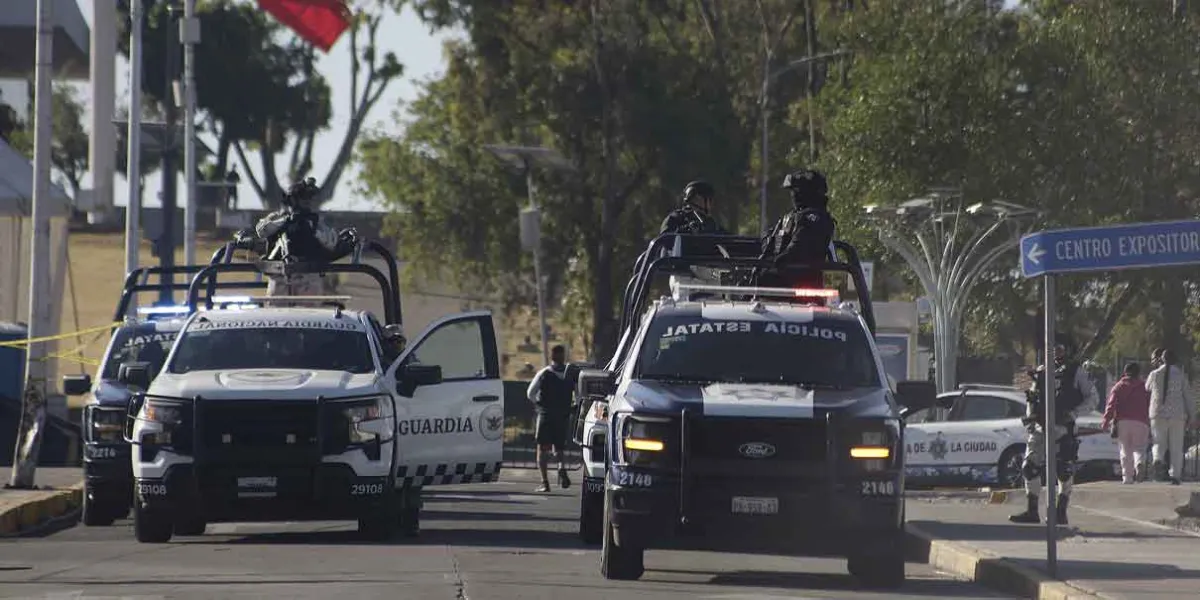Abandonan camioneta con cuerpos y narcomensaje en la zona de Los Fuertes