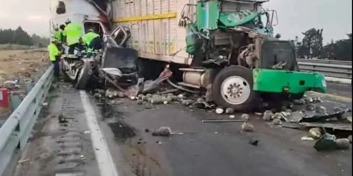 Choque entre tráiler y tortón deja dos muertos en Esperanza