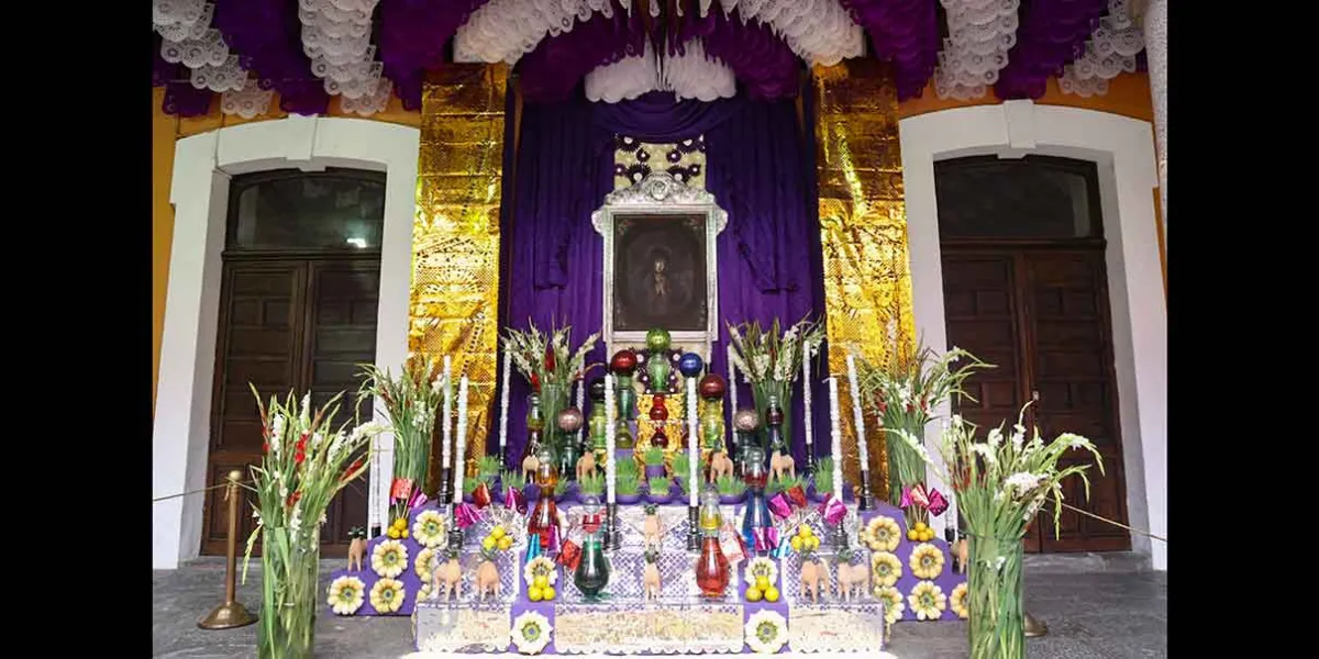 Inauguran tradicional Altar de Dolores en Casa de Cultura de Puebla