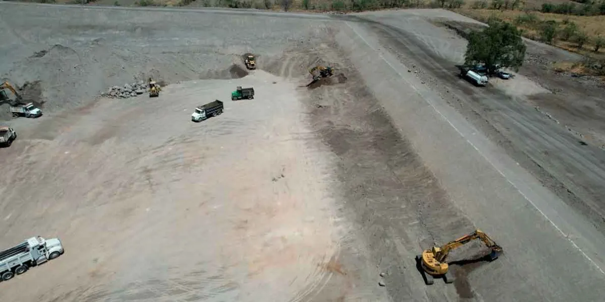 Avanza construcción de nueva celda en el relleno sanitario de Atlixco