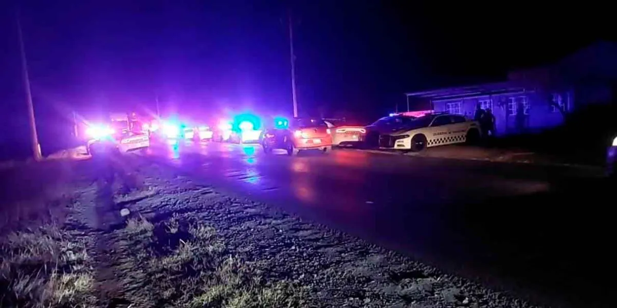 ¡Plomo en Tecamachalco! Guardia Nacional se agarra con ladrones de carga; uno cayó