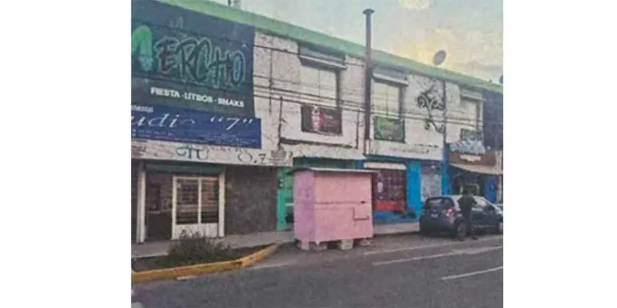Vecinos de la colonia Santiago denuncian omisión municipal en retiro de caseta de comercio informal