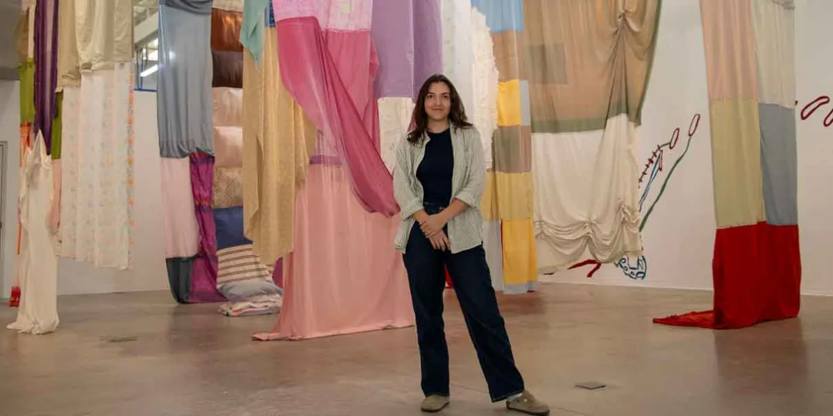 María José expone instalación textil en Ibero para repensar lo doméstico
