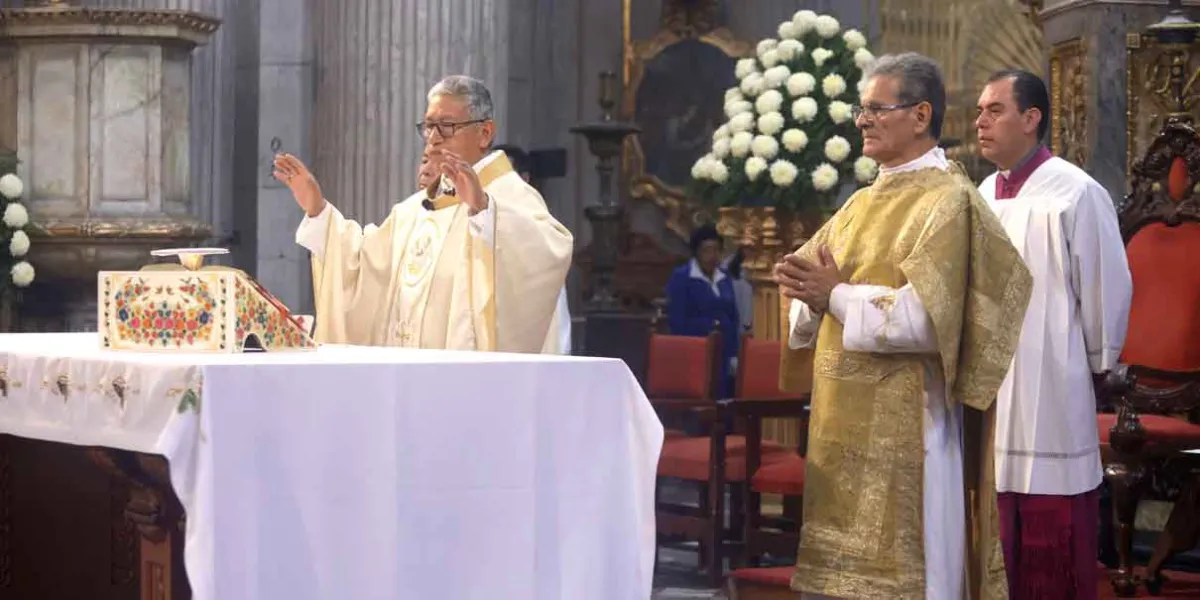 Cientos de familias acudieron al Domingo de Pascua en Catedral 