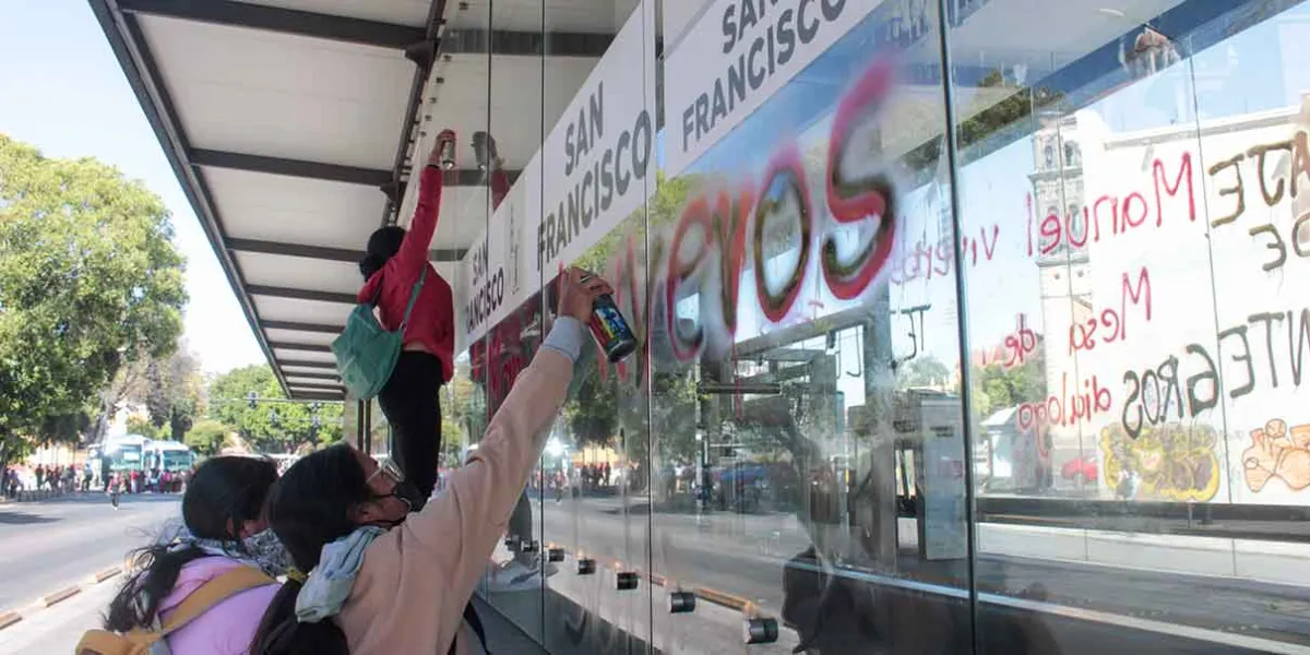 Alumnas de la Carmen Serdán exigen intervención de la SEP ante crisis en la escuela