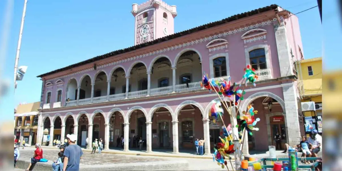 Ofrecen espacios dignos a los comerciantes ambulantes de Huauchinango