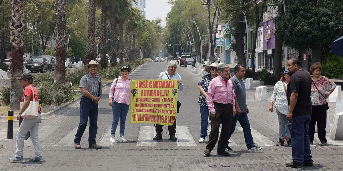 Protestas contra parquímetros persisten con bloqueo en Avenida Juárez de Puebla