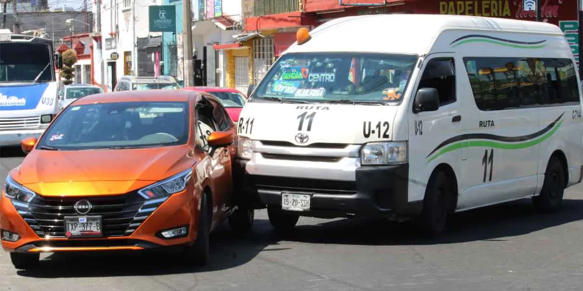 Rutas de transporte chocan y arrollan a una persona en la capital