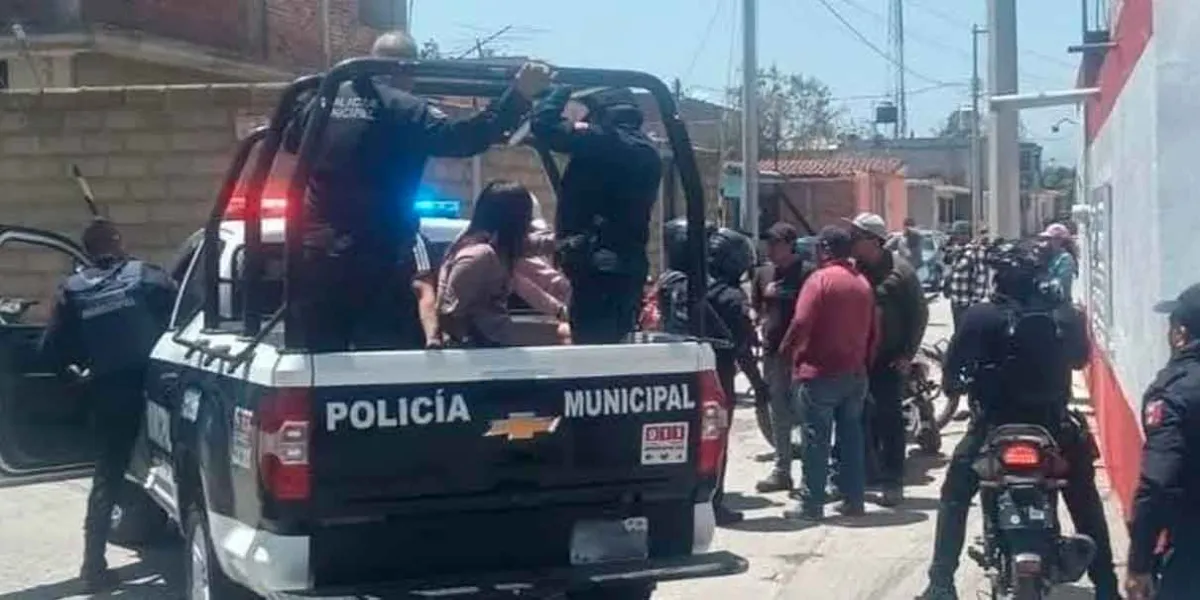 La policía salvó a un acosador en San Juan Tuxco, lo querían linchar