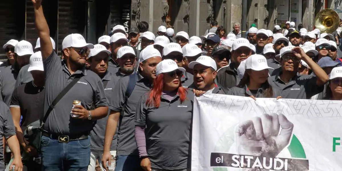 Trabajadores de Puebla se movilizan por derechos laborales