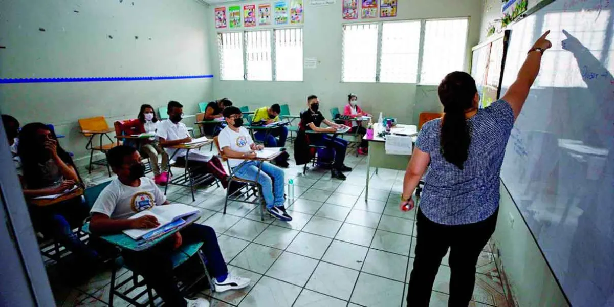 SNTE celebra incremento salarial para maestros en Puebla