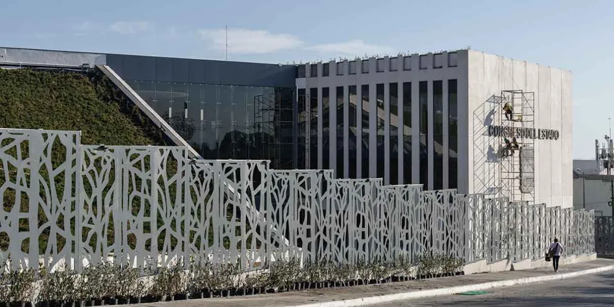 Congreso de Puebla aclara responsabilidad sobre goteras en nuevo edificio