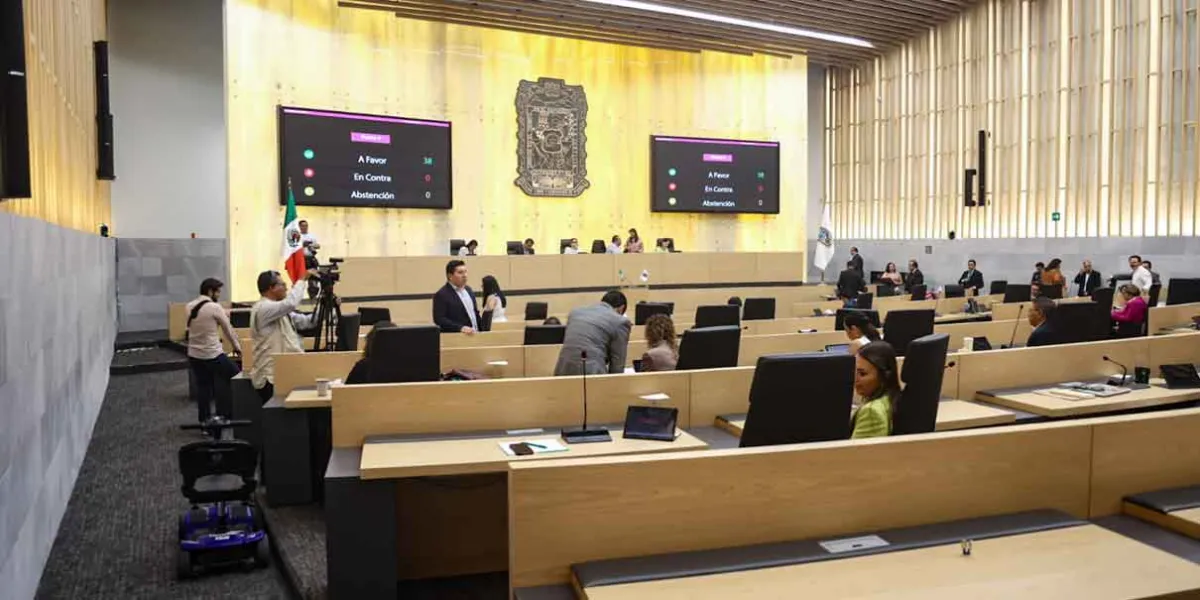 Diputados aplican madruguete para prohibir nepotismo y no reelección en 2030