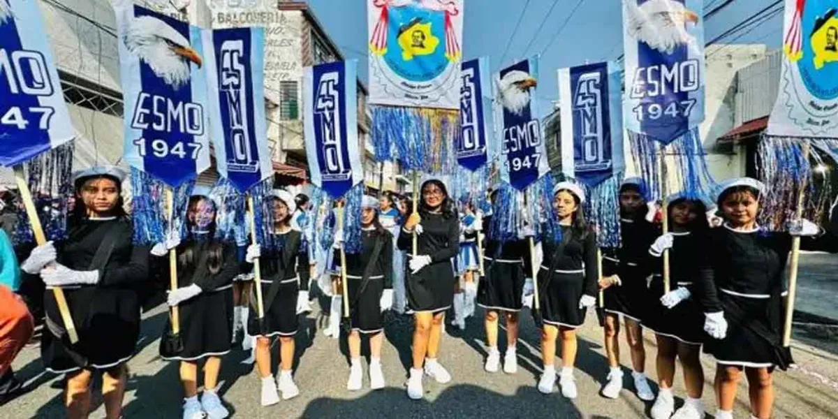 Orgullo de Atlixco: la secundaria Melchor Ocampo desfila en Puebla