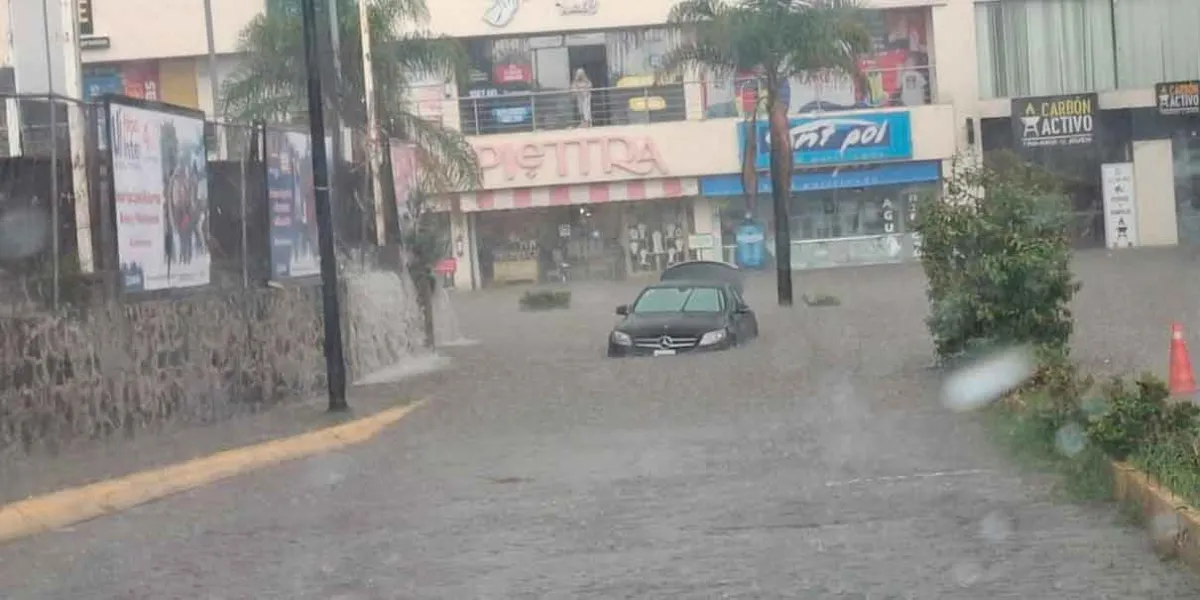 Tromba inundó Lomas de Angelópolis 