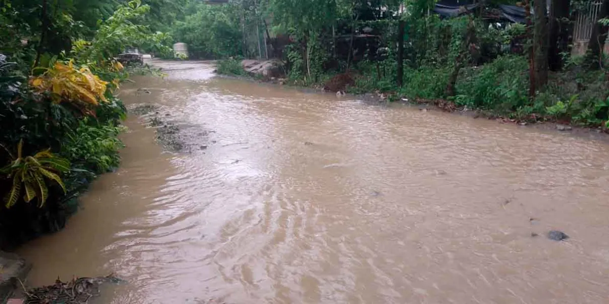 Lluvias provocan inundaciones y deslaves en Xicotepec; reportan viviendas dañadas