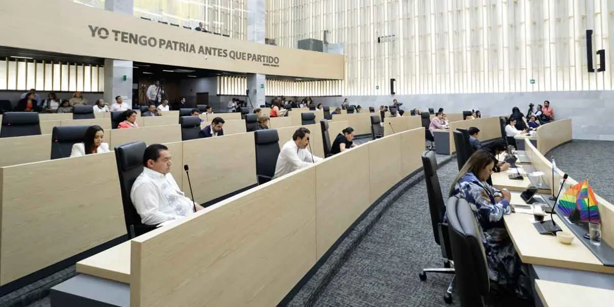 PAN y MC exigieron la renuncia del secretario general del Congreso