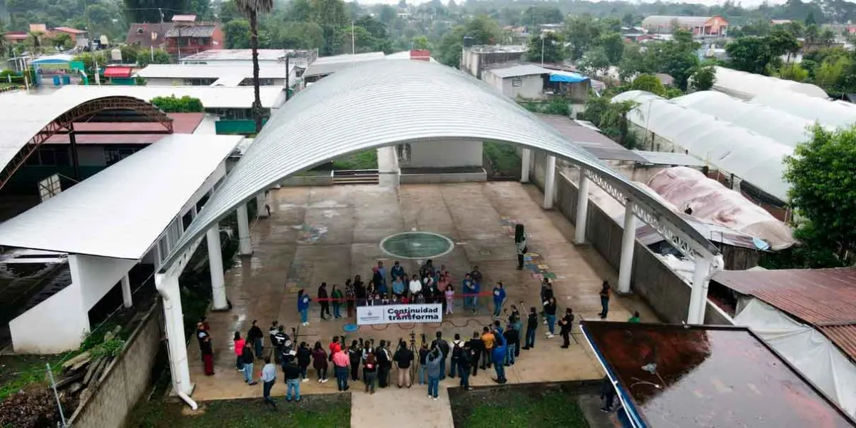  Preescolar de Huauchinango cuenta con techado de Plaza Cívica