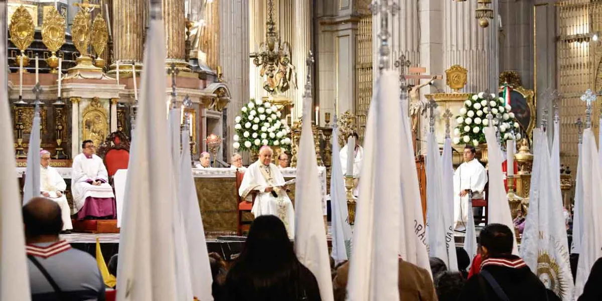 Procesión y misa por Corpus Christi en Puebla